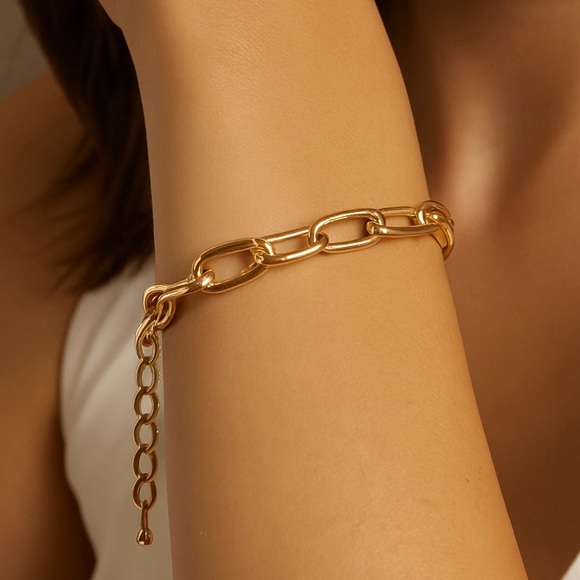 Gold plated paper clip women’s 6.7  bracelet. Adjustable size - Picture 1 of 5